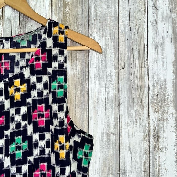 Daniel Rainn Geometric Print Sleeveless Blouse - Picture 2 of 5